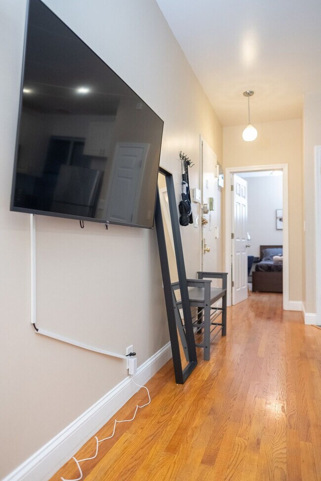 Building Photo - 230 W 113th St