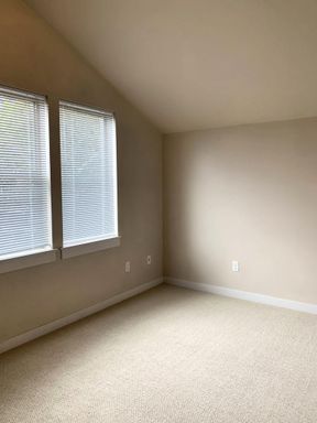 Building Photo - Spring into this 2bed+den in Northgate