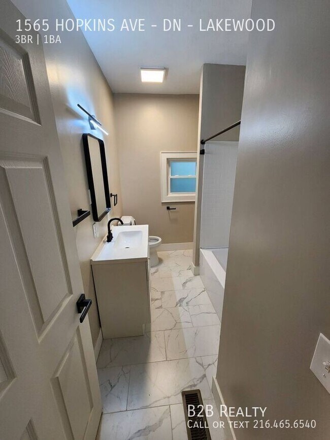 Building Photo - 1565 Hopkins Ave