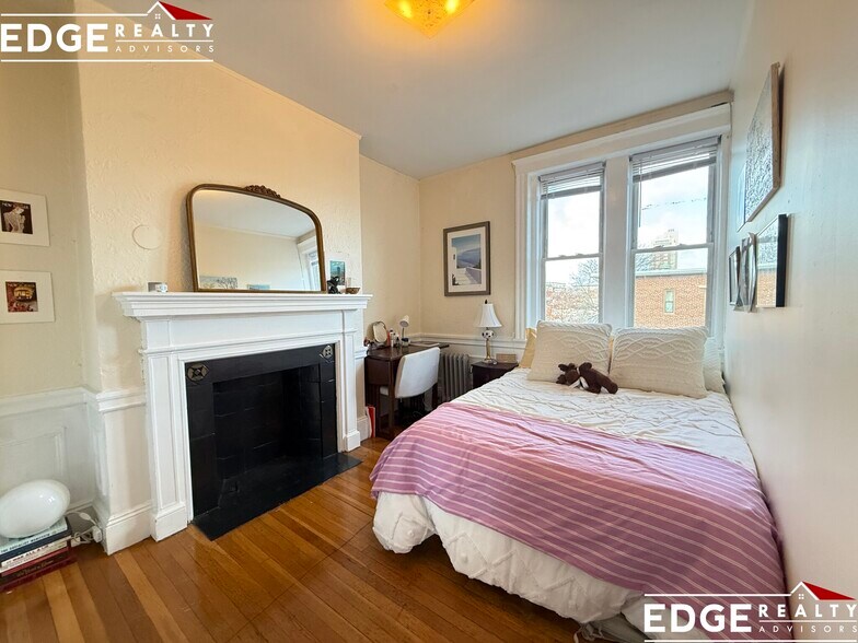 Building Photo - 74 Egmont St