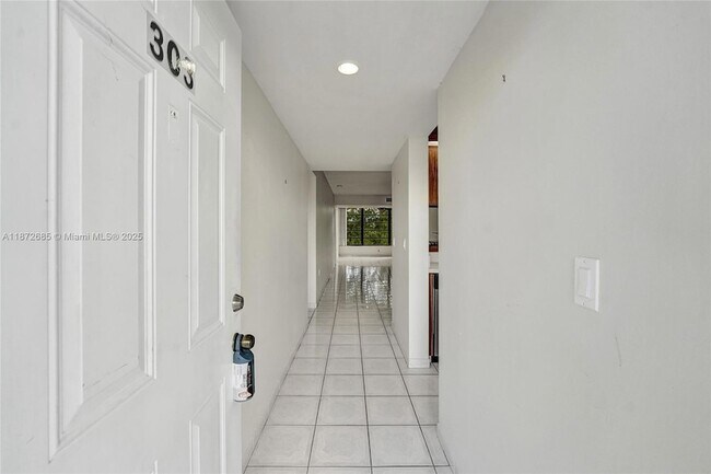 Building Photo - 1502 Whitehall Dr