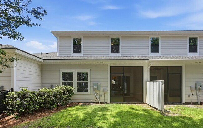 Building Photo - 99 Small Pine Ln
