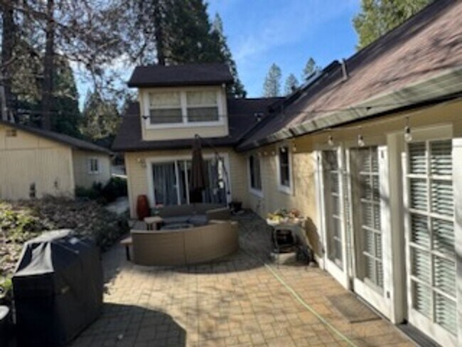 Building Photo - Welcome to this charming 3 bedroom, 2 bathroom house located in  Nevada City