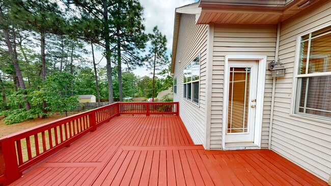 Building Photo - Large 5 Bedroom with Large Fenced in Back ...