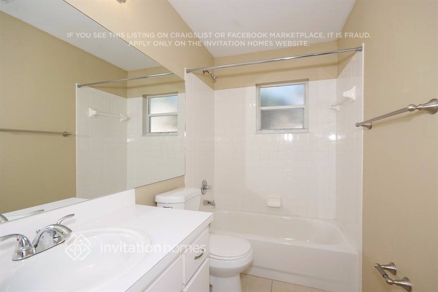 Building Photo - 447 Emerald Cove Loop