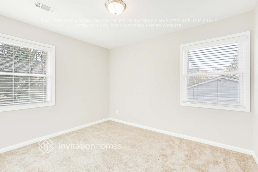 Building Photo - 2355 Collier Dr