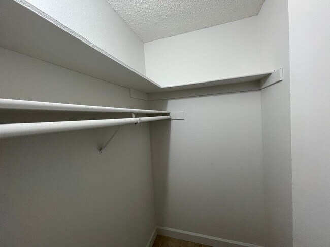Building Photo - APPLE VALLEY- REFURBISHED 2 BEDROOM , 2 BATHROOM APARTMENT