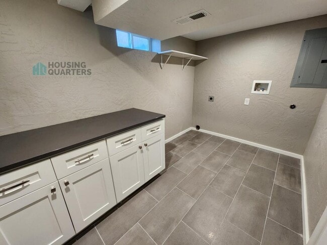 Building Photo - 1108 E 37th Ave