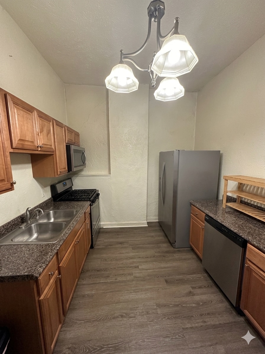 Building Photo - 2910 E Carson St