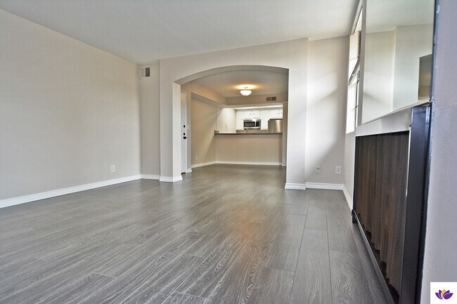 Building Photo - 750 N Kings Rd