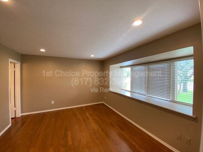 Building Photo - 6 1 Main Pl