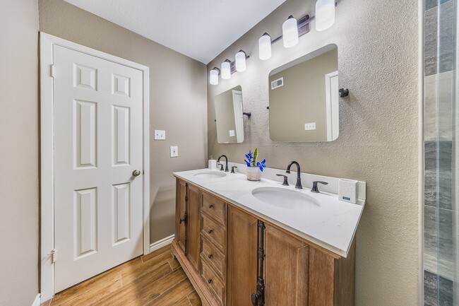 Building Photo - 18800 Egret Bay Blvd