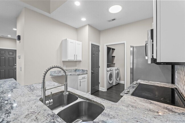 Building Photo - 5026 Belleglen Ct
