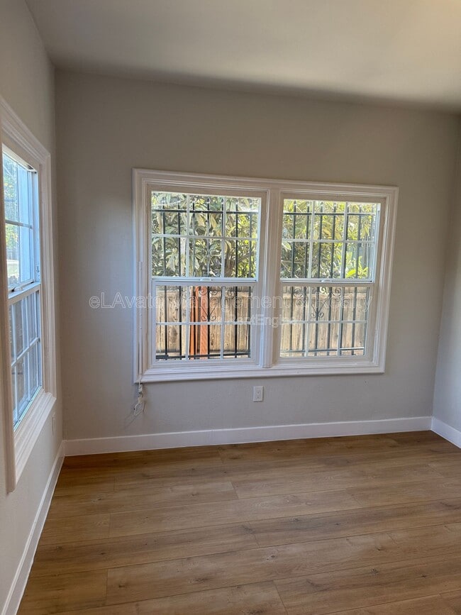 Building Photo - 1607 W 49th St