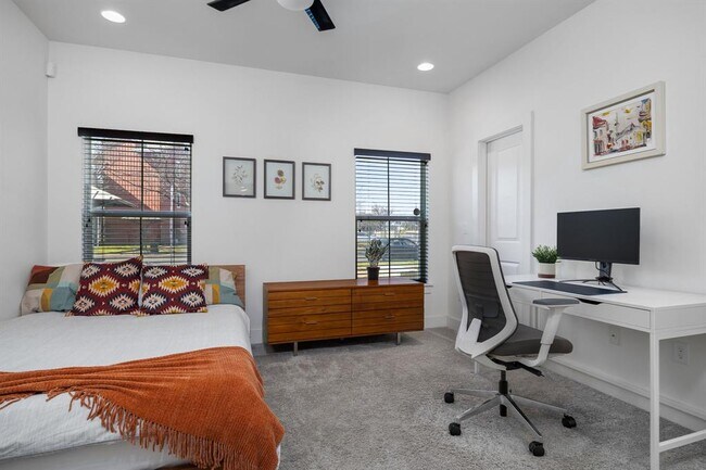 Building Photo - 2703 Halcyon Dr