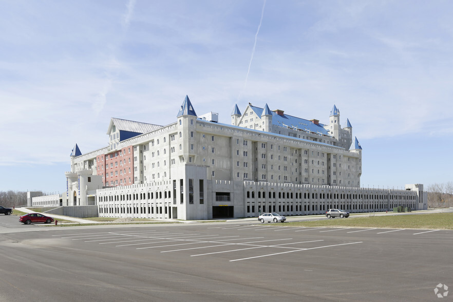 Building Photo - The Grand Castle Apartment Homes