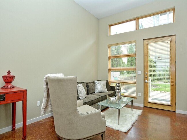 Building Photo - 1601 E 5th St.