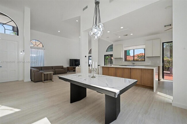 Building Photo - 6438 Via Rosa