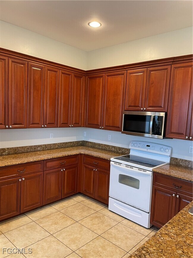 Building Photo - 2533 Deerfield Lake Ct