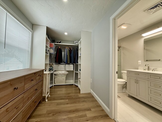 Building Photo - 70 Seminole Ave