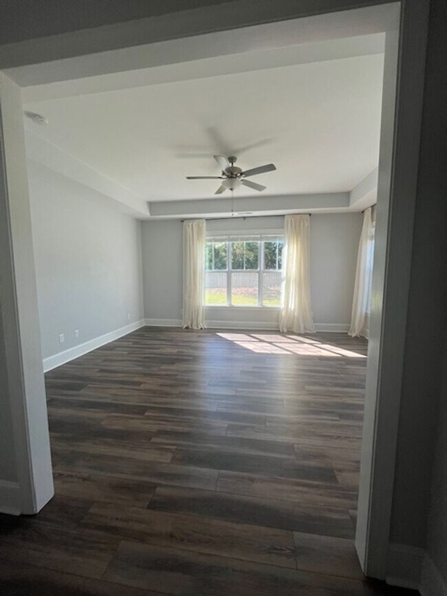 Building Photo - Experience Elegance and Privacy