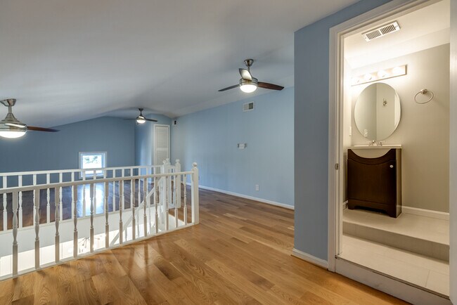 Building Photo - 1023 Franklin St