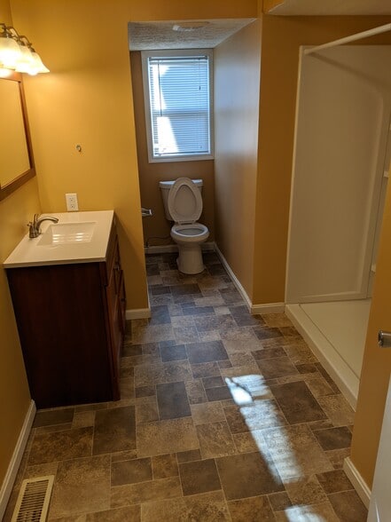 Building Photo - 426 W Elm St