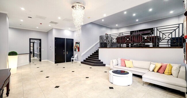 Building Photo - 3350 McCue Rd