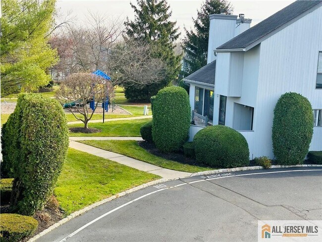 Building Photo - 34 Cotoneaster Ct
