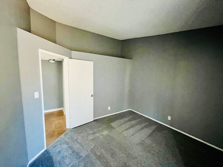 Building Photo - 4645 Alojar Ln