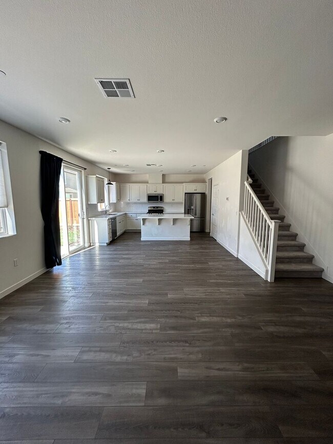 Building Photo - PET FRIENDLY