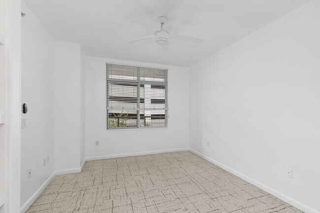 second bedroom - 54 Rainey St