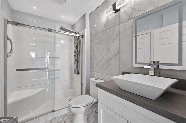 Building Photo - 1074 Peachtree Walk NE