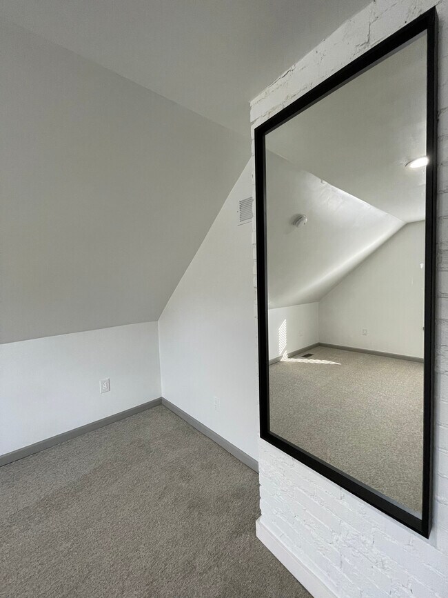 Bed 1 - 250 Allen Ave