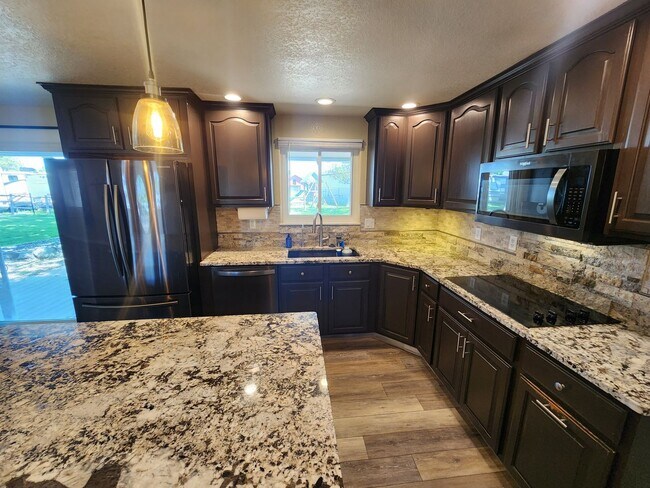 Building Photo - Great home S. Boise