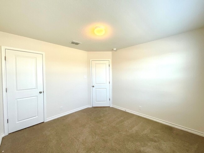 Building Photo - *MOVE IN SPECIAL* Stunning 4/2 Home With Access To Pool, Trails & 24-Hour Fitness Center!