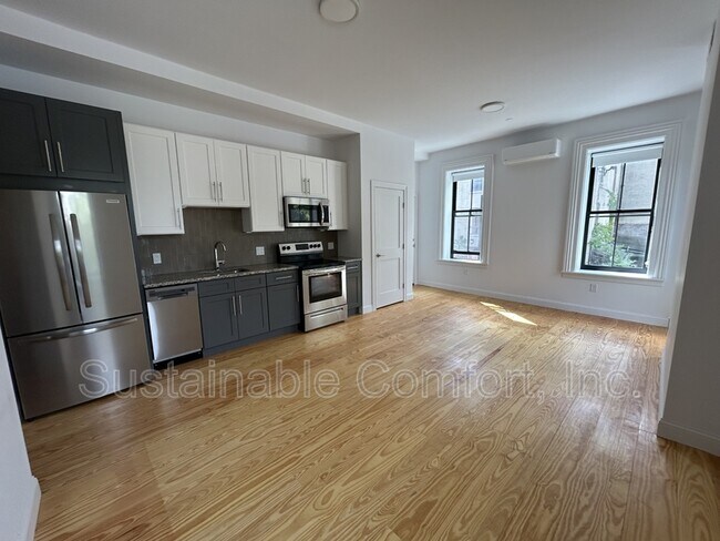 Primary Photo - 205 Summer St