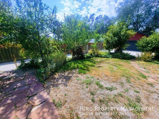 Building Photo - Extremely Desirable Stunning Avenues Home!!!