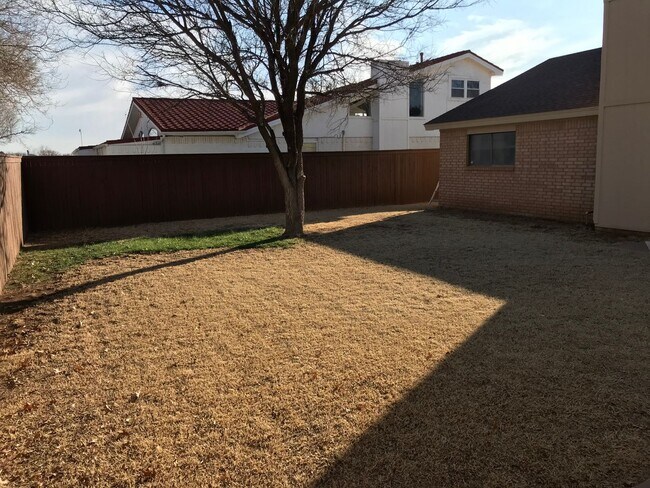 Building Photo - 3/2/2 Available May 2026