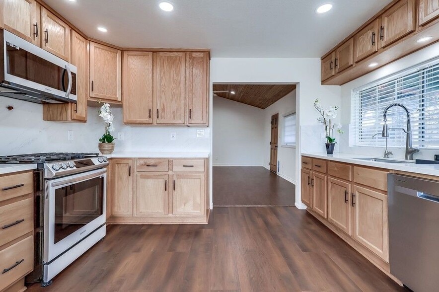 Building Photo - 4445 Marine