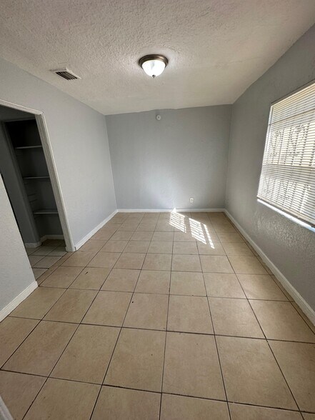 Building Photo - 312 Acosta St