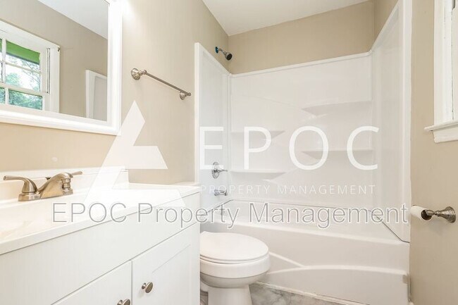 Building Photo - 204 Cassell St