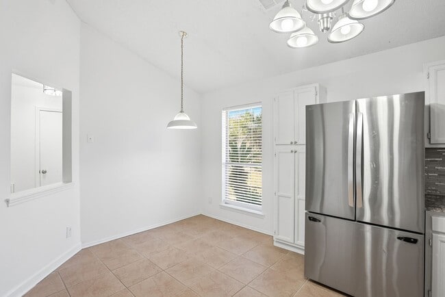 Building Photo - Ranch Style Home in Southside Savannah