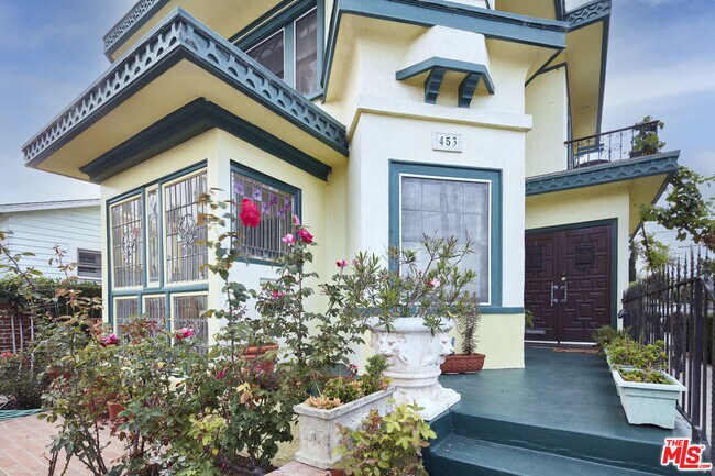 Building Photo - 453 Rialto Ave