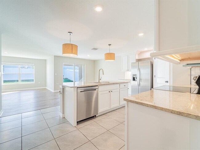Building Photo - 13748 Wineberry Dr