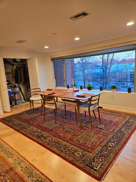 Building Photo - 193 Oak St