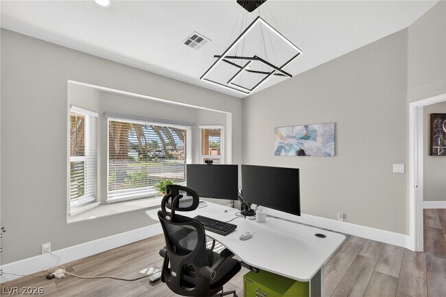 Building Photo - 363 E Robindale Rd