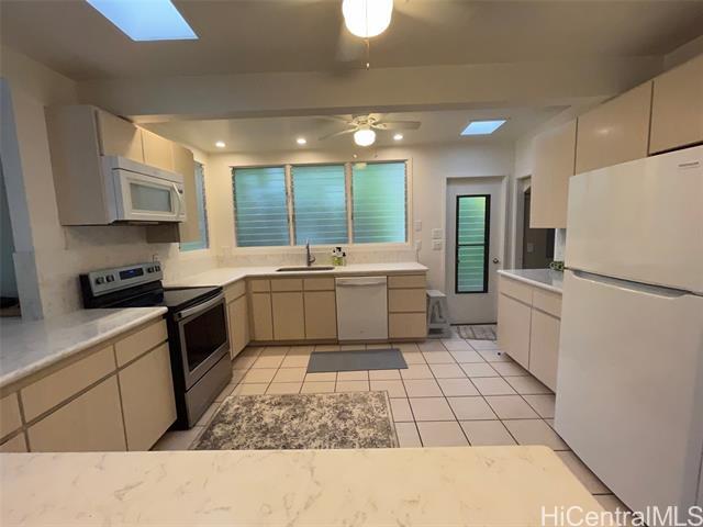 Building Photo - 70 Lorange Pl