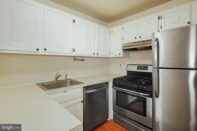 Building Photo - 711 S 18th St