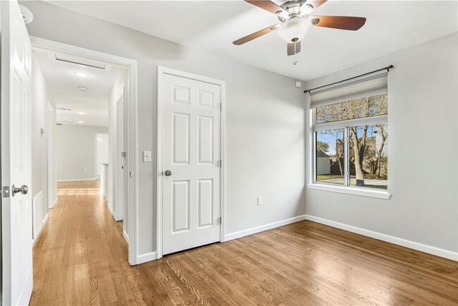 Building Photo - 108 E Skyview Rd